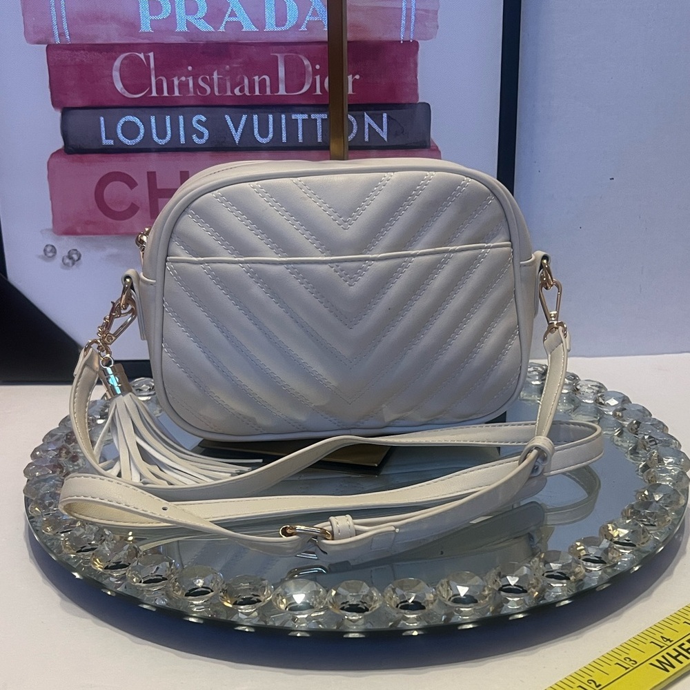 Lola Mae NWOT Chic Cream Crossbody Bag with Tassel - Picture 4 of 8